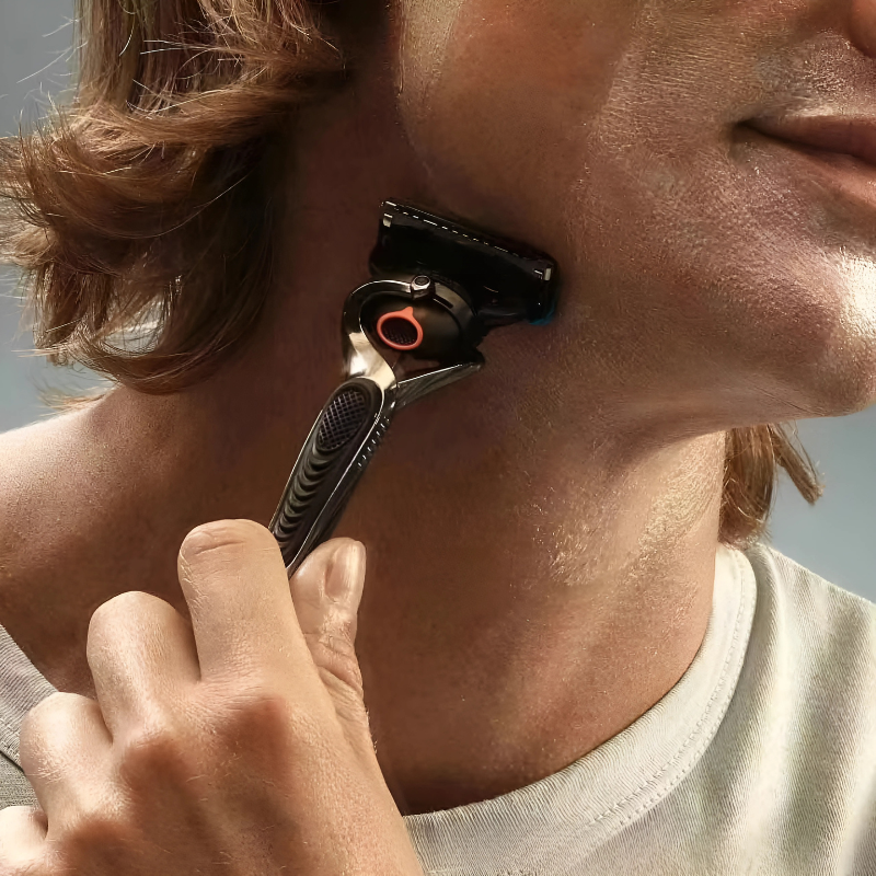 Multi-Blade Razor — Quick-Release Design with a Pivoting Head for a Close, Precision Shave