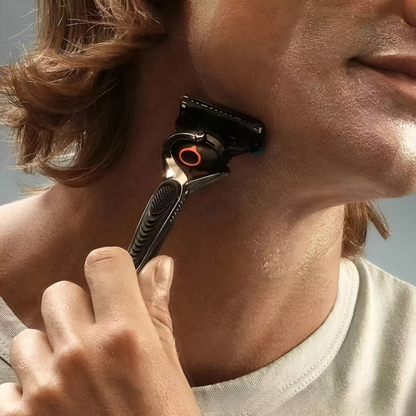 Multi-Blade Razor — Quick-Release Design with a Pivoting Head for a Close, Precision Shave